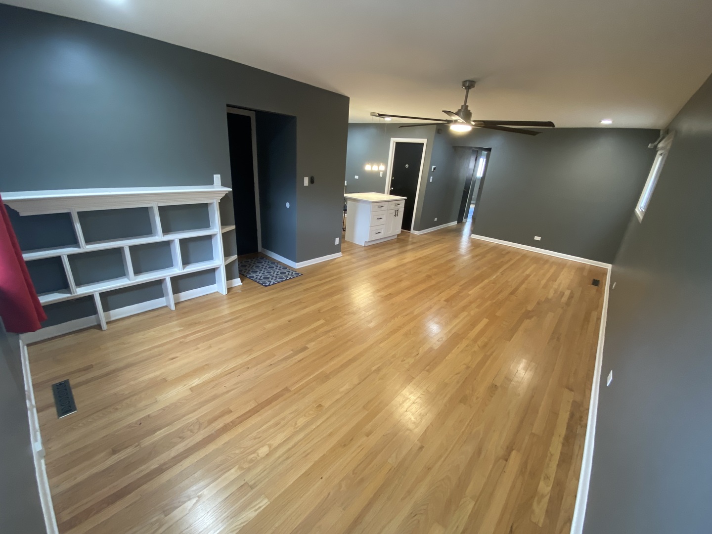 7433 N Damen Avenue, Chicago, IL 60645