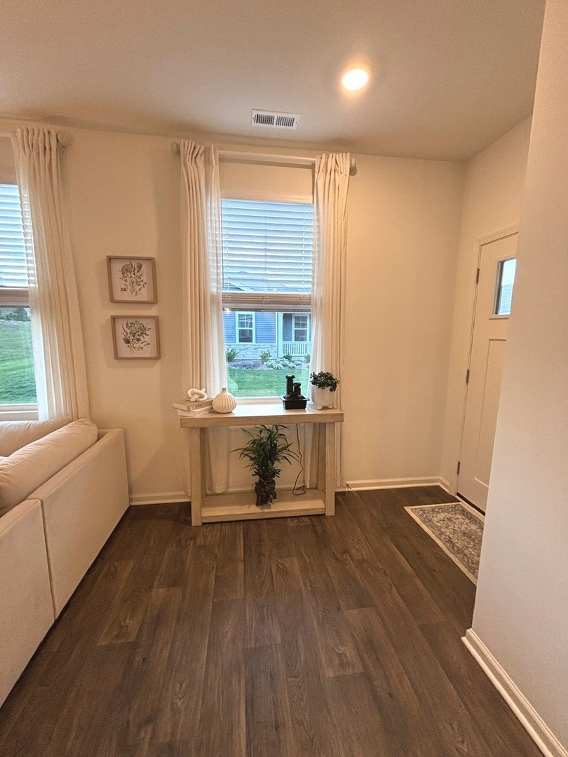 1135 Williamsburg Street, Pingree Grove, IL 60140