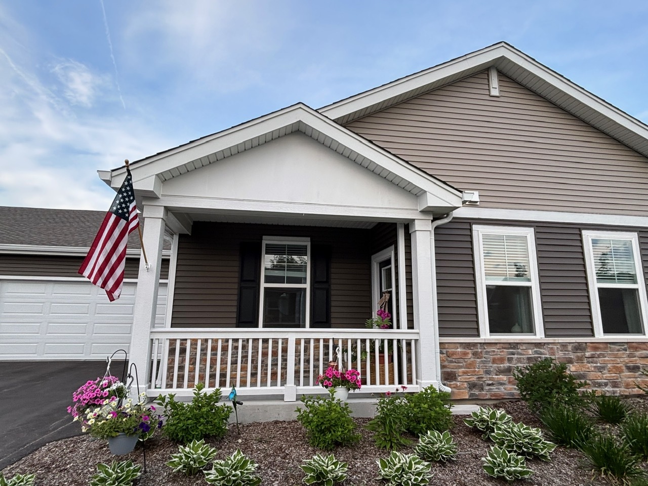 1135 Williamsburg Street, Pingree Grove, IL 60140