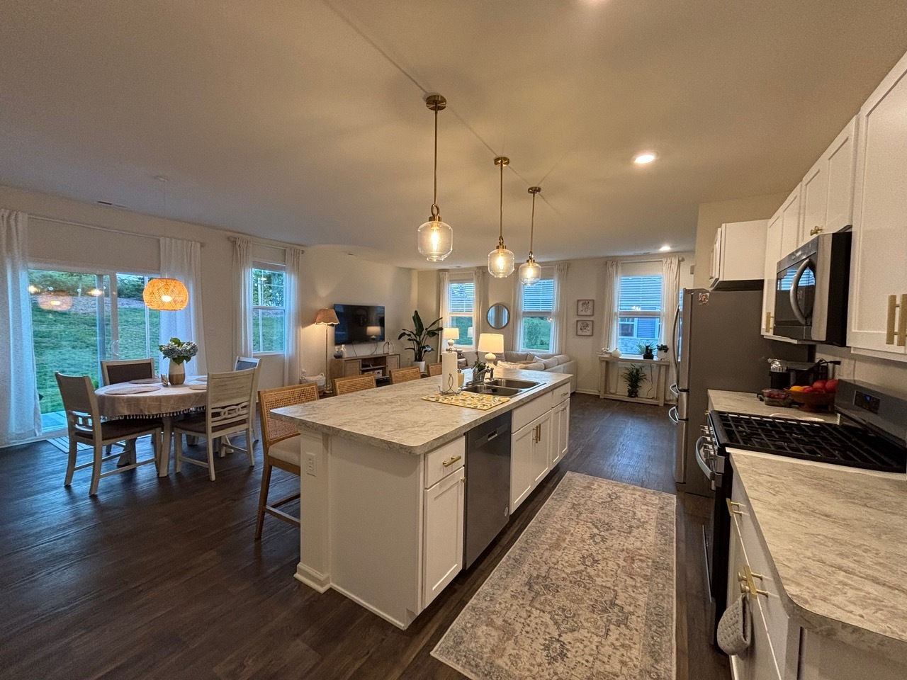 1135 Williamsburg Street, Pingree Grove, IL 60140