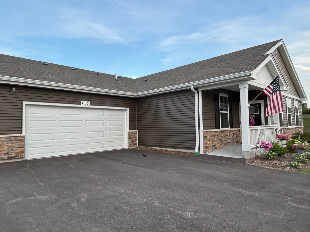 1135 Williamsburg Street, Pingree Grove, IL 60140