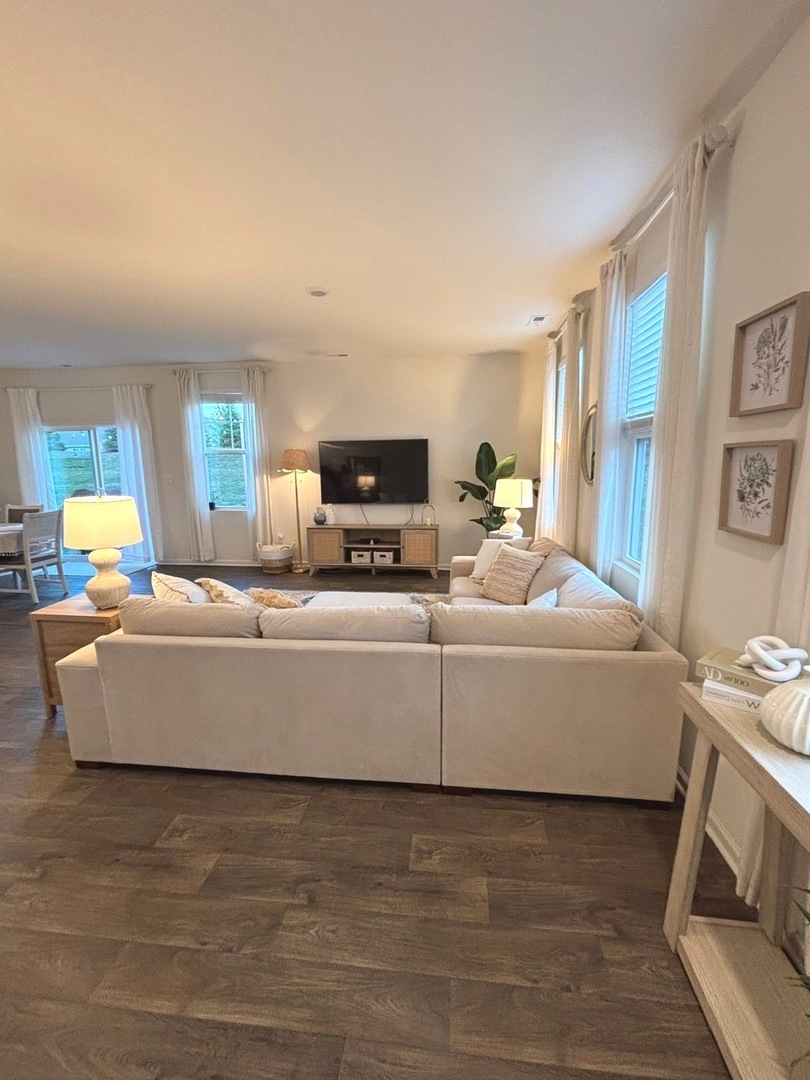 1135 Williamsburg Street, Pingree Grove, IL 60140