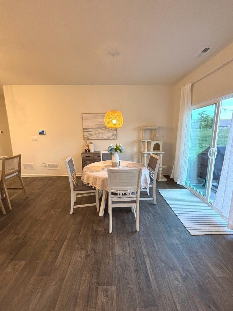 1135 Williamsburg Street, Pingree Grove, IL 60140