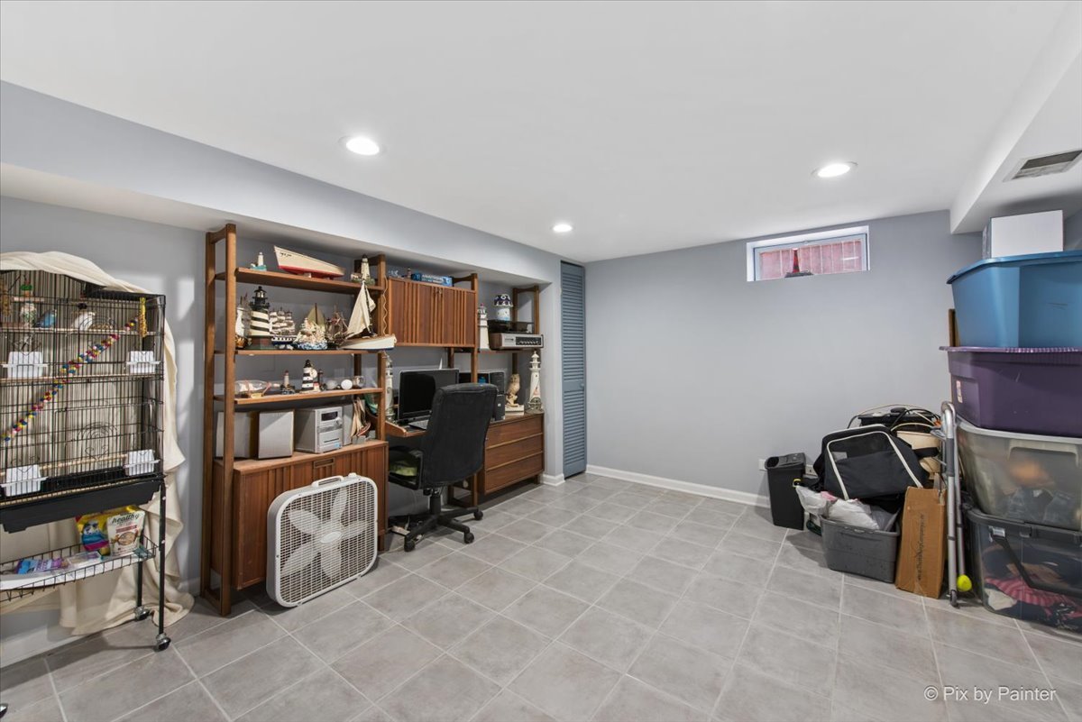 539 W Rose Avenue, Addison, IL 60101