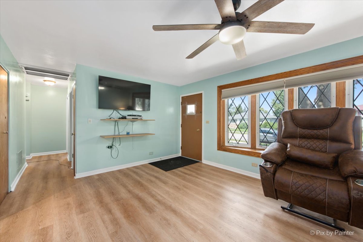 539 W Rose Avenue, Addison, IL 60101