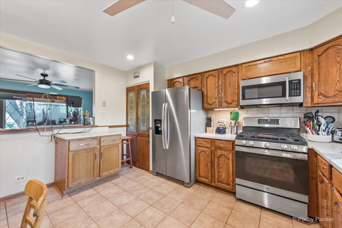 539 W Rose Avenue, Addison, IL 60101