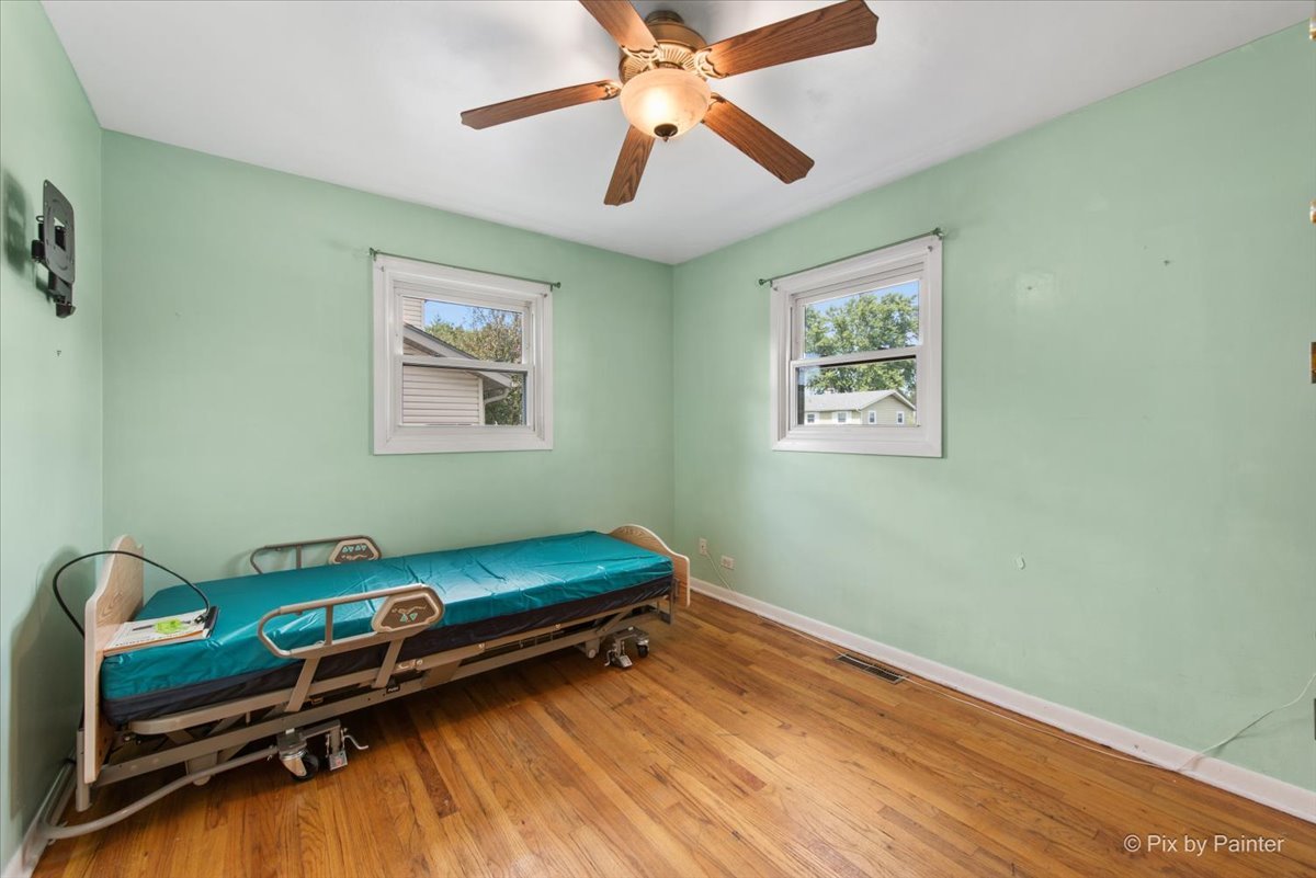 539 W Rose Avenue, Addison, IL 60101