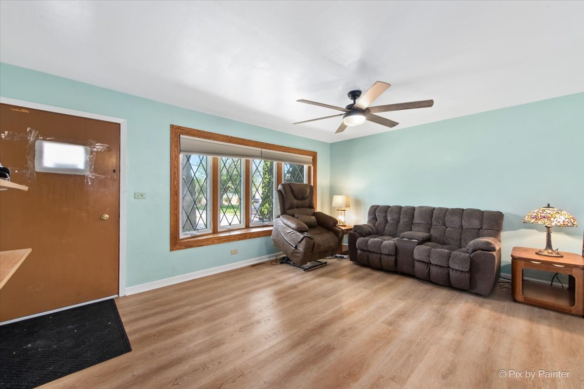 539 W Rose Avenue, Addison, IL 60101