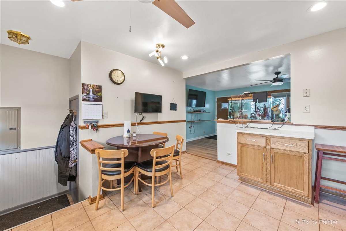 539 W Rose Avenue, Addison, IL 60101