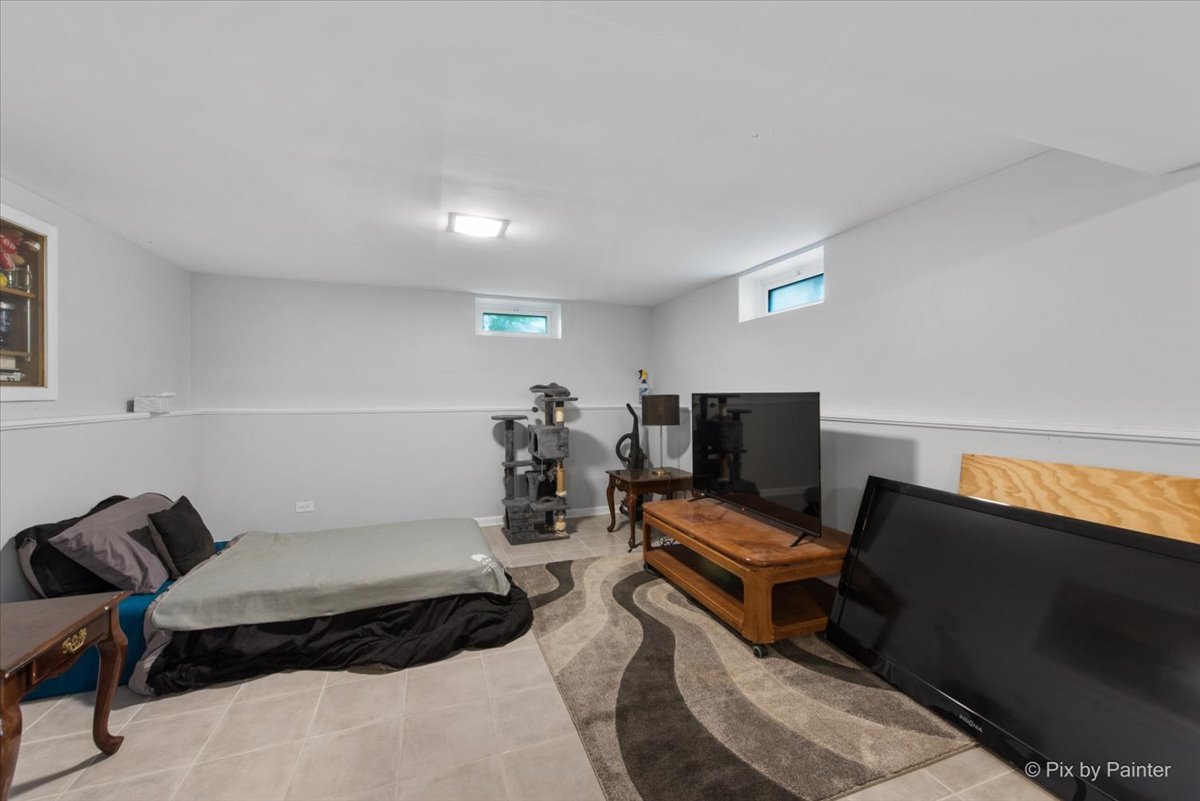 539 W Rose Avenue, Addison, IL 60101