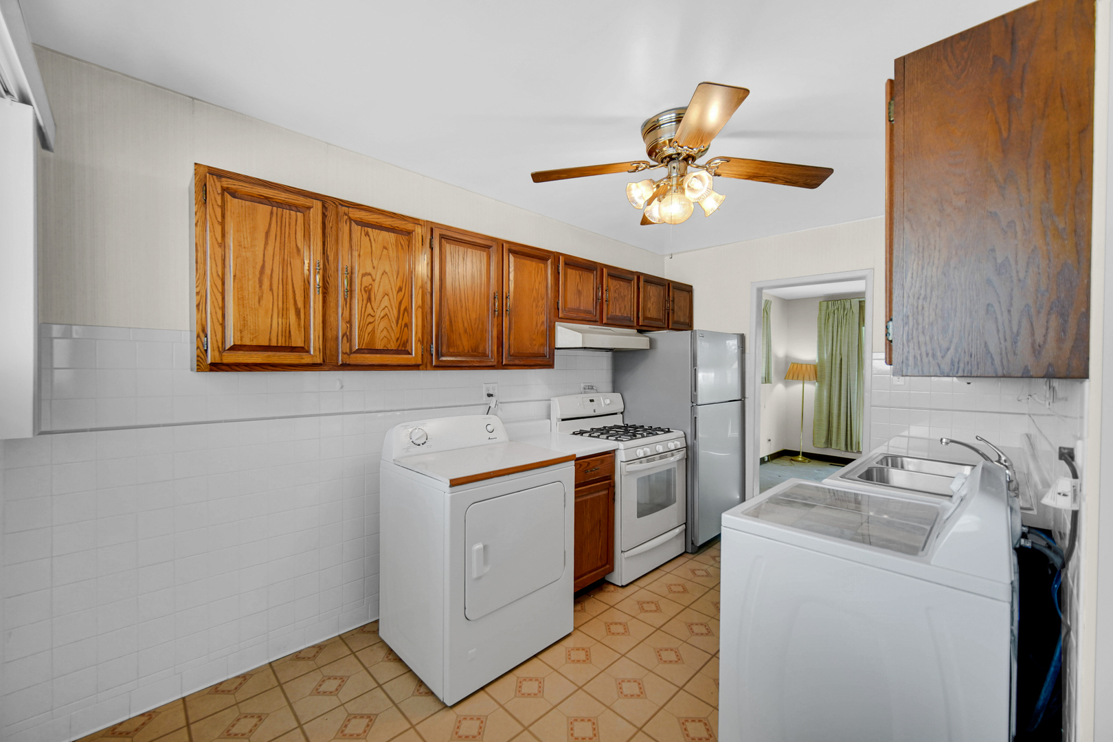 17913 Oakwood Avenue, Lansing, IL 60438