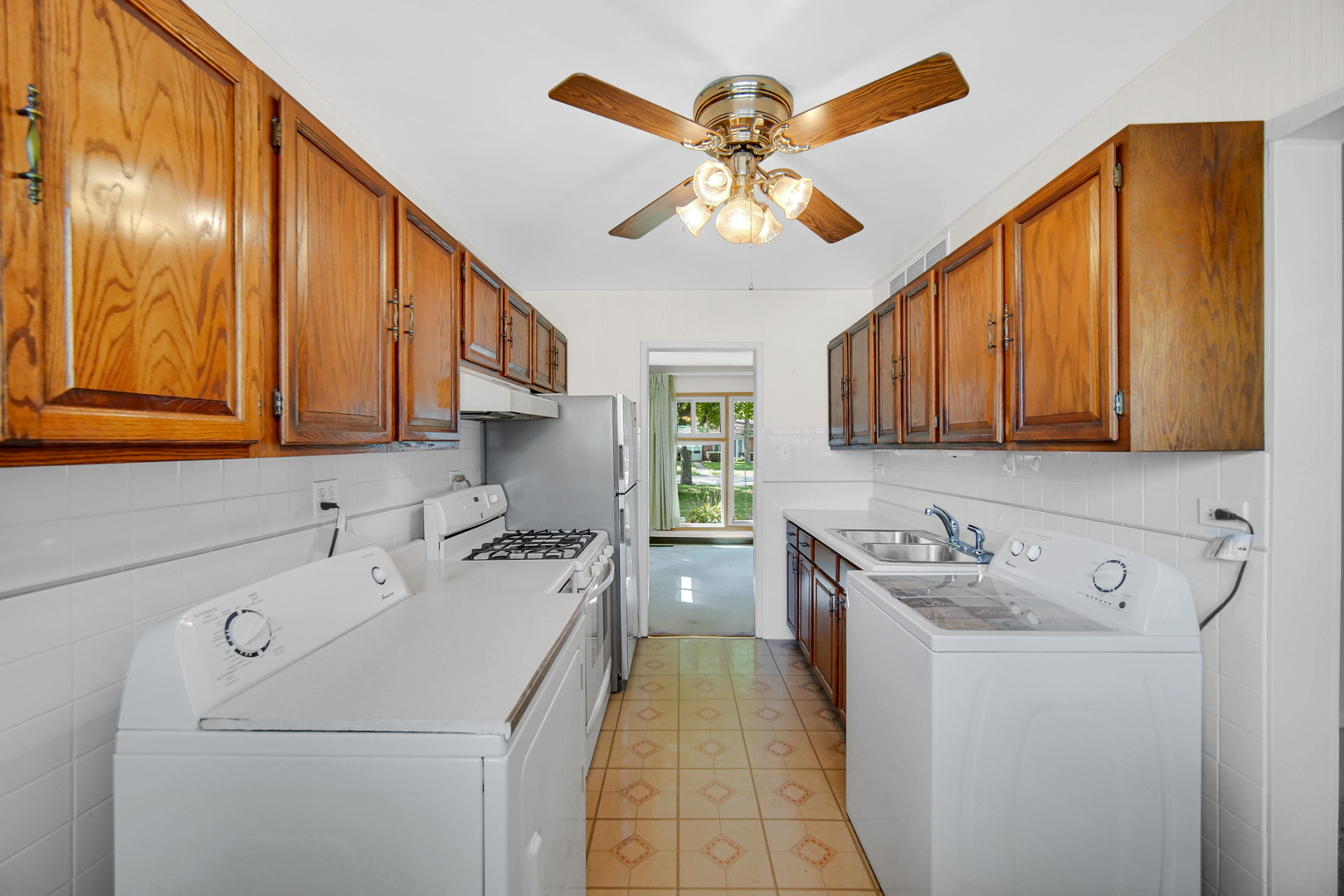 17913 Oakwood Avenue, Lansing, IL 60438