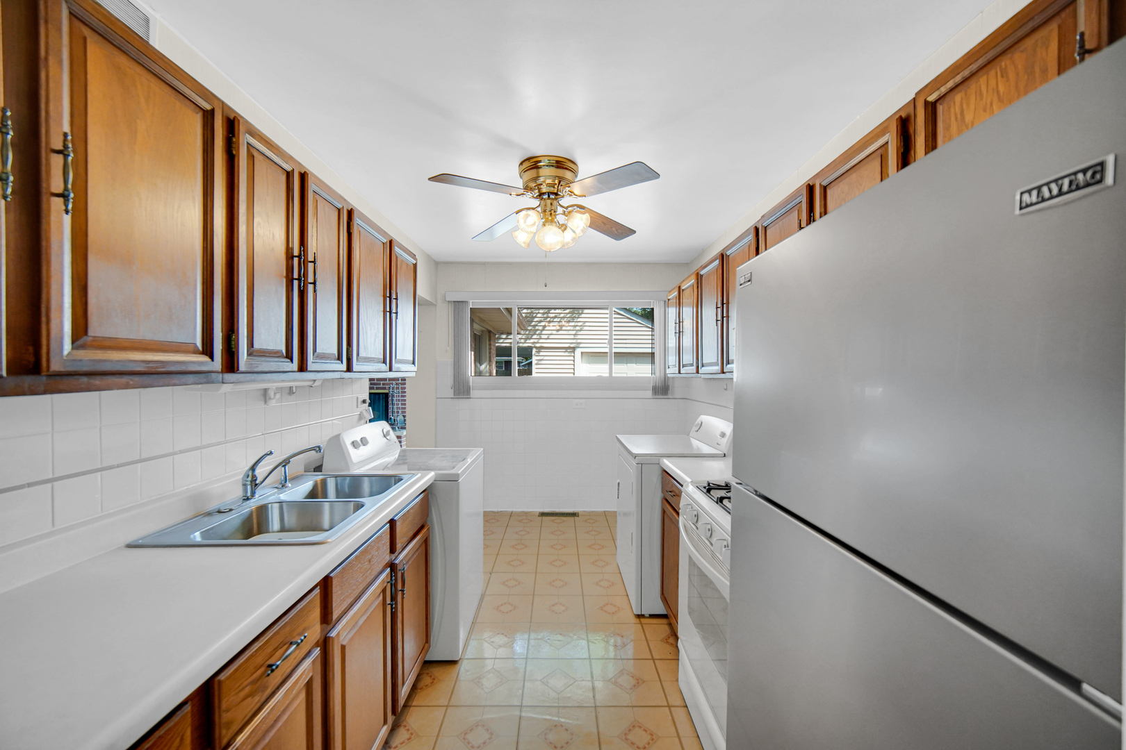 17913 Oakwood Avenue, Lansing, IL 60438