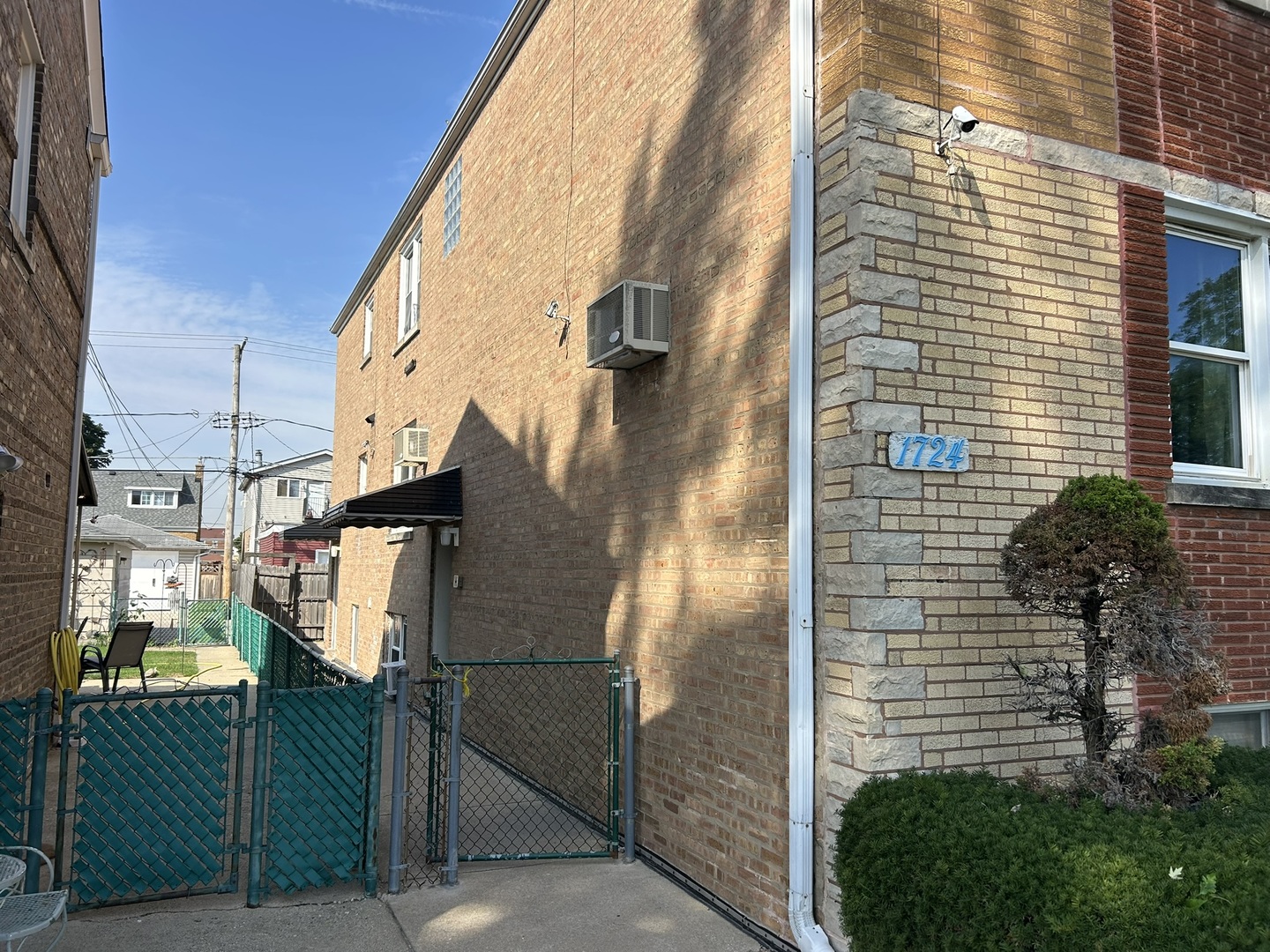 1724 N 19th Avenue, Melrose Park, IL 60160