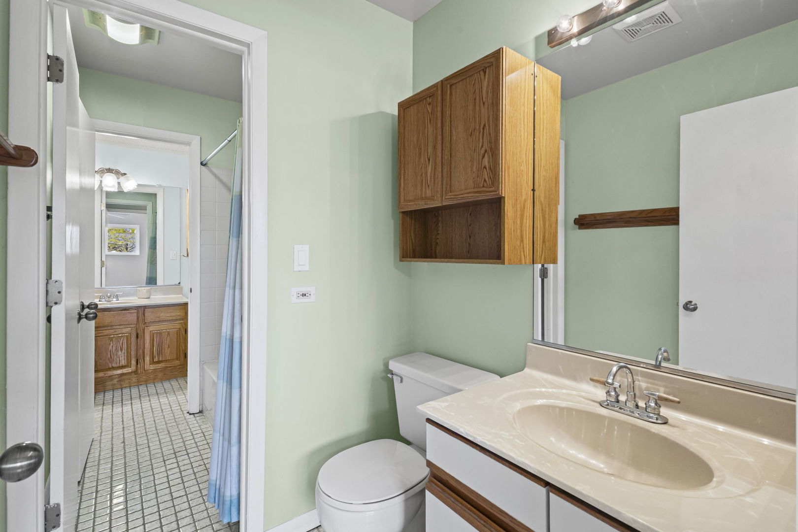 150 Potawatomi Trail #B, Lake Zurich, IL 60047