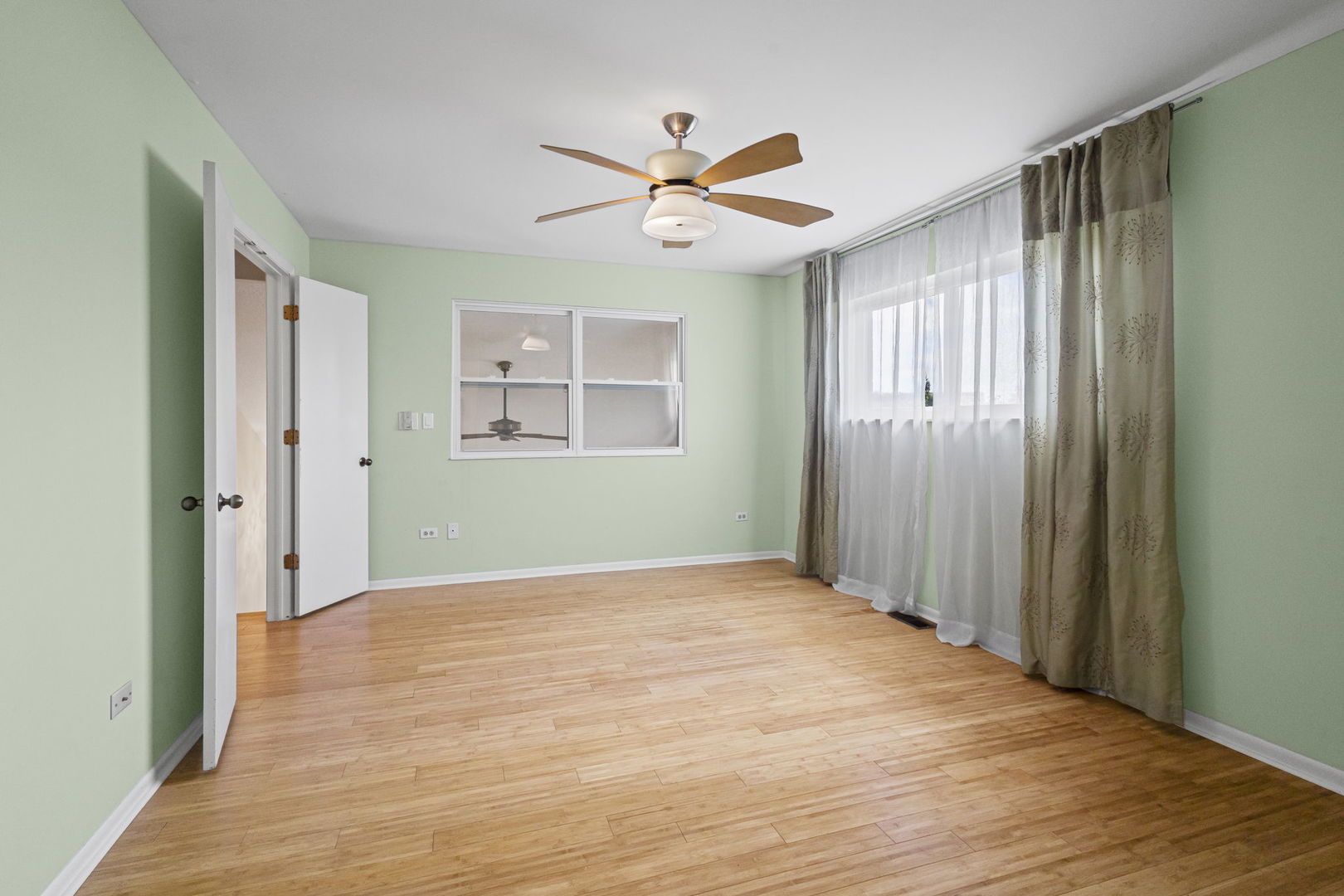 150 Potawatomi Trail #B, Lake Zurich, IL 60047
