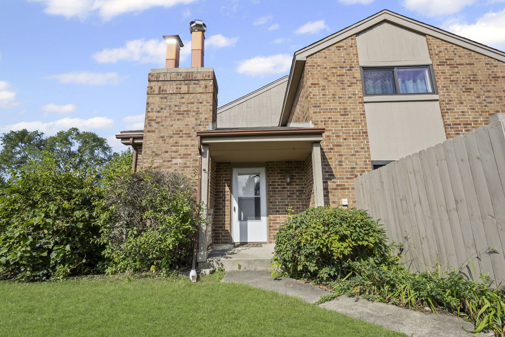 150 Potawatomi Trail #B, Lake Zurich, IL 60047