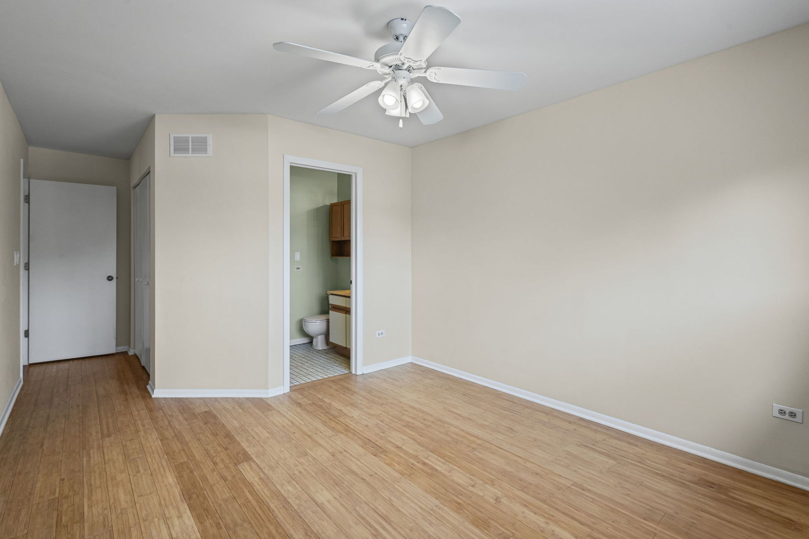 150 Potawatomi Trail #B, Lake Zurich, IL 60047