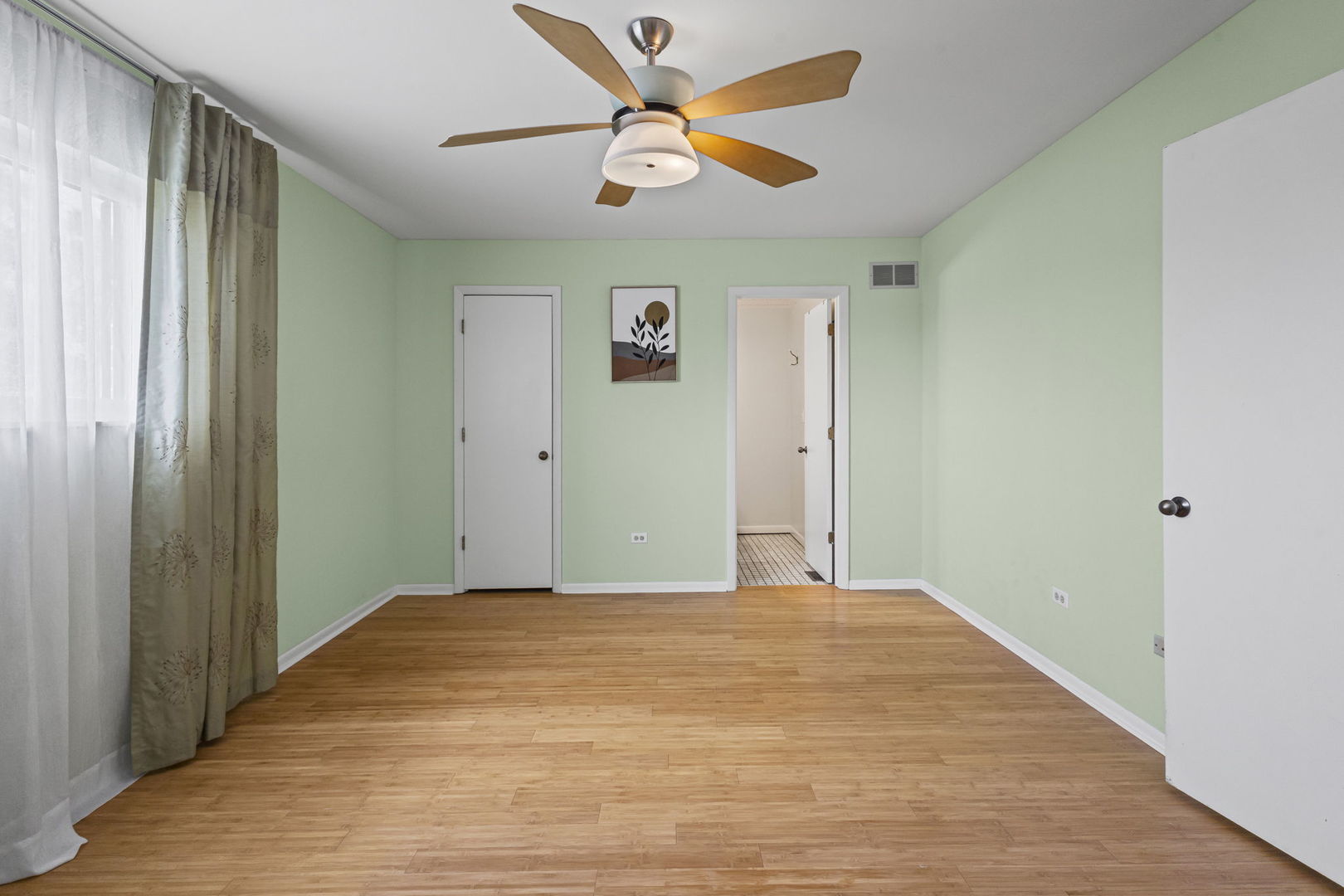 150 Potawatomi Trail #B, Lake Zurich, IL 60047