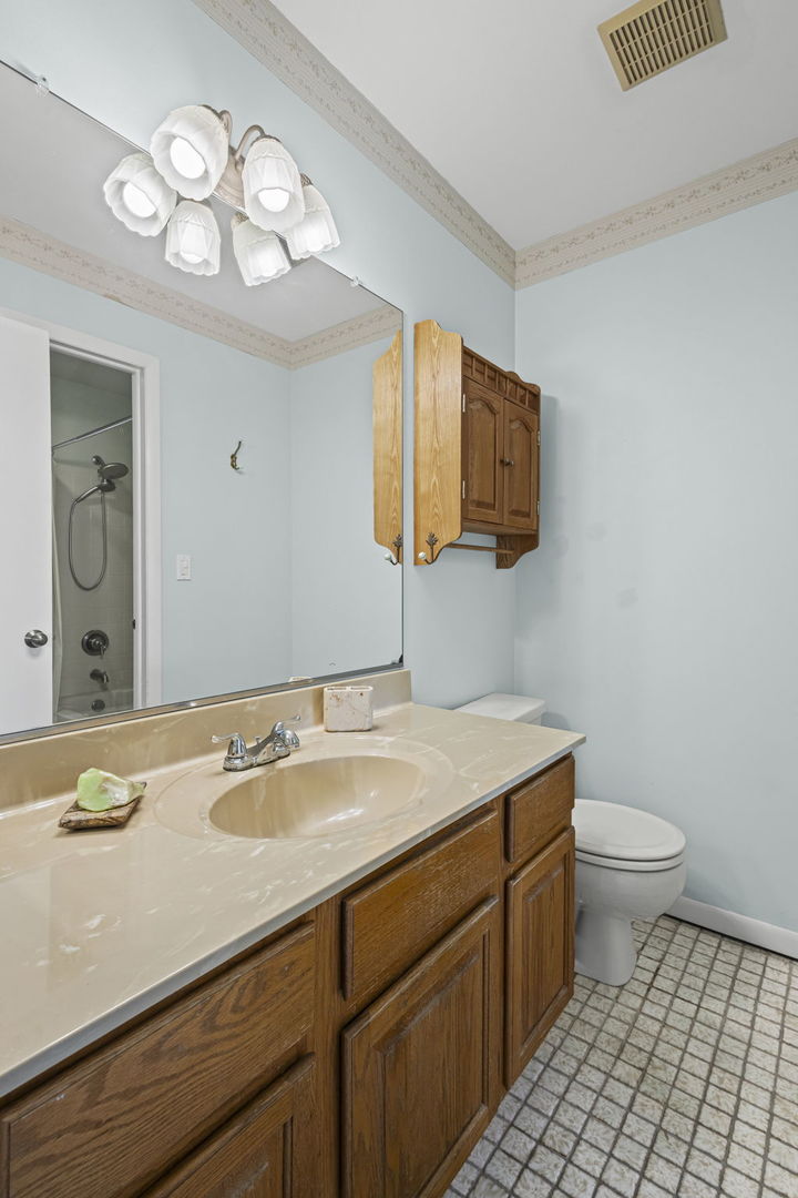 150 Potawatomi Trail #B, Lake Zurich, IL 60047