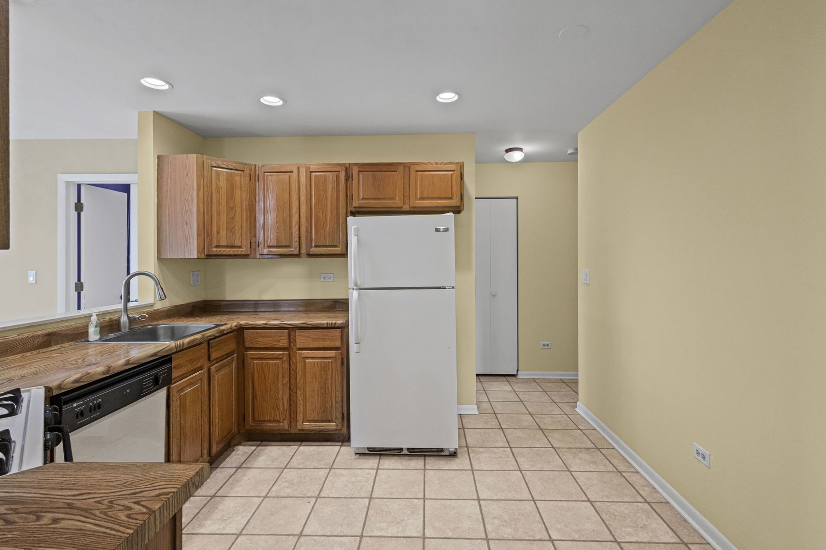 150 Potawatomi Trail #B, Lake Zurich, IL 60047