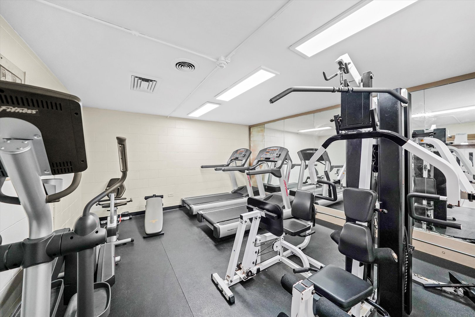 9S125 Lake Drive #21-110, Willowbrook, IL 60527