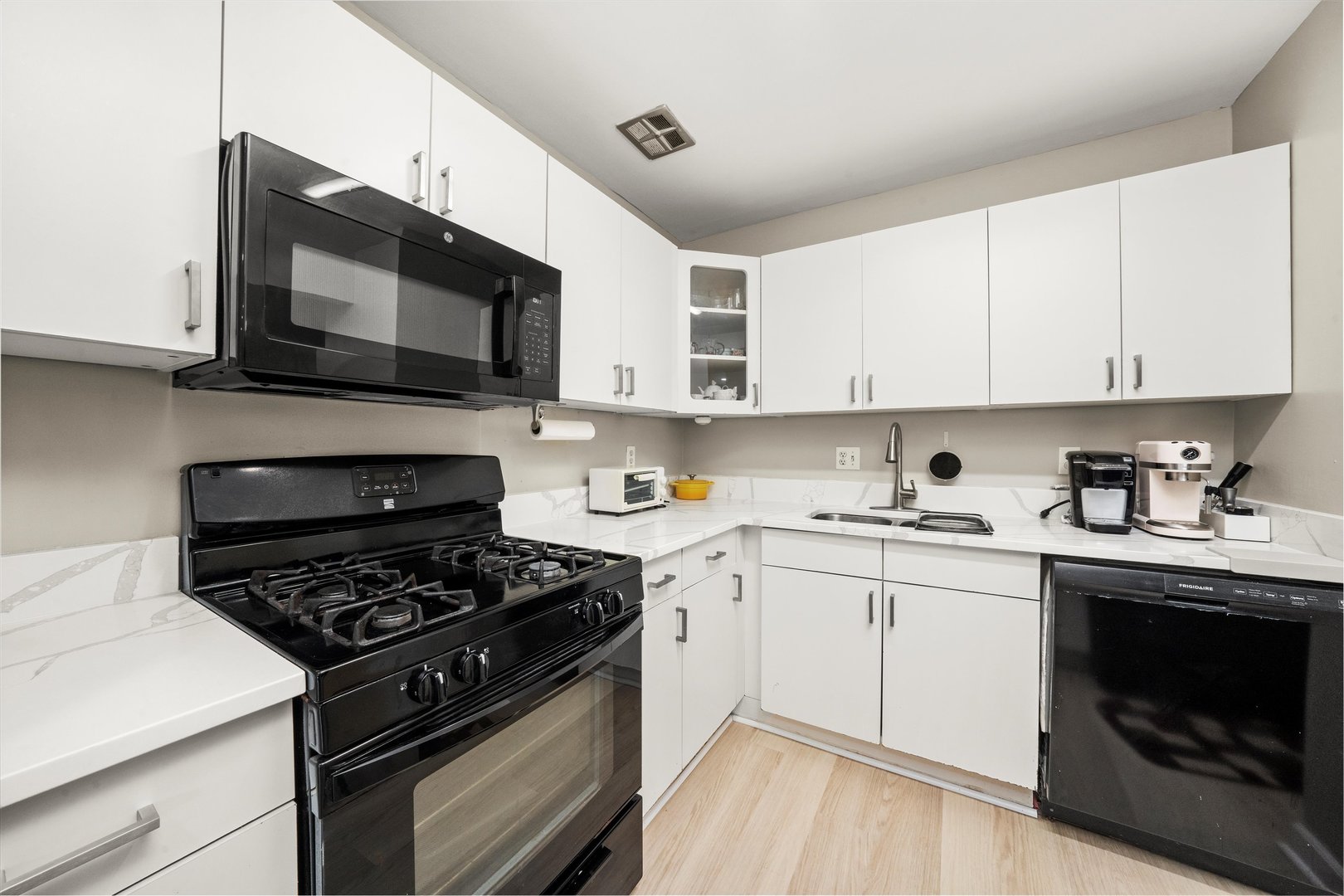 9S125 Lake Drive #21-110, Willowbrook, IL 60527