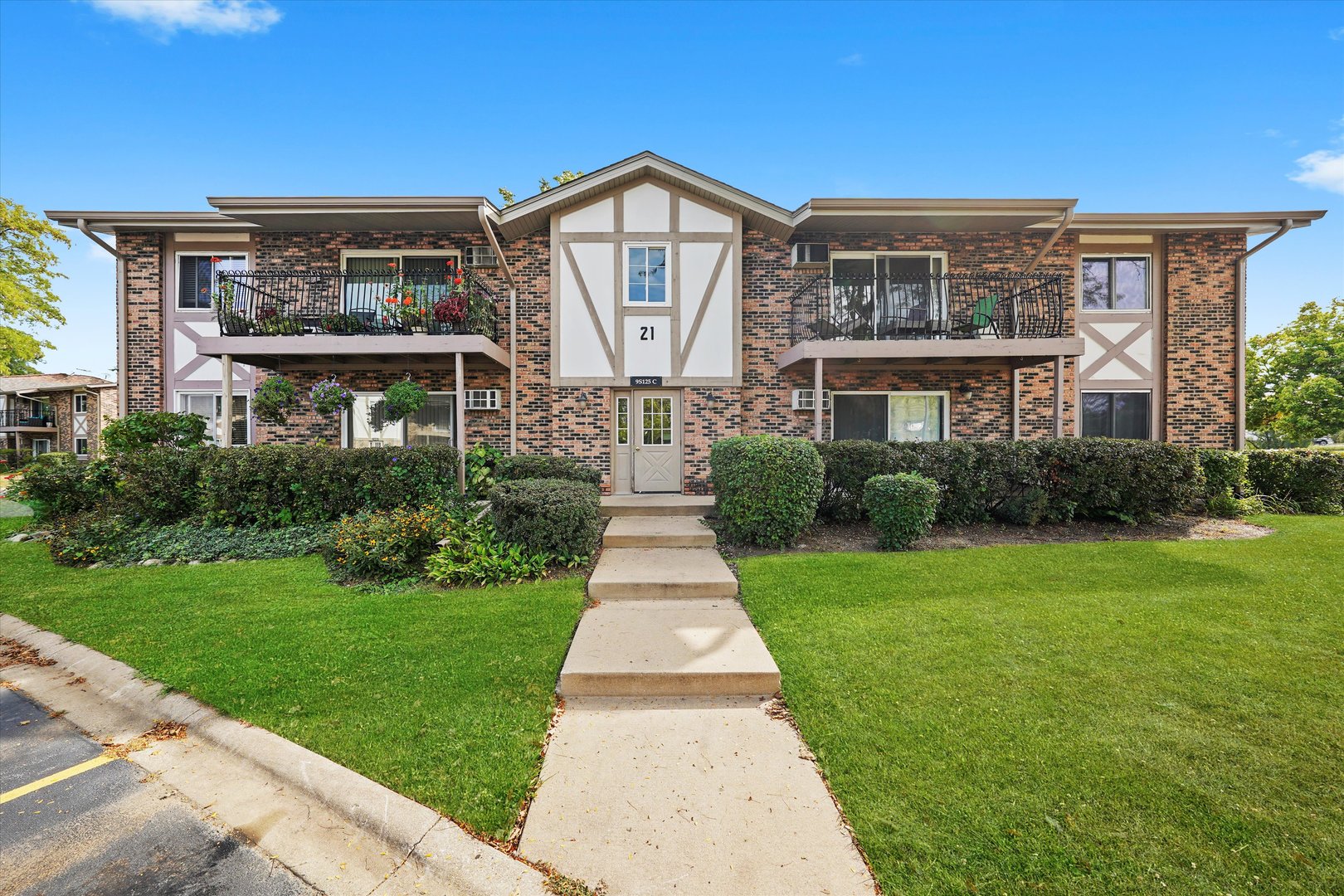 9S125 Lake Drive #21-110, Willowbrook, IL 60527