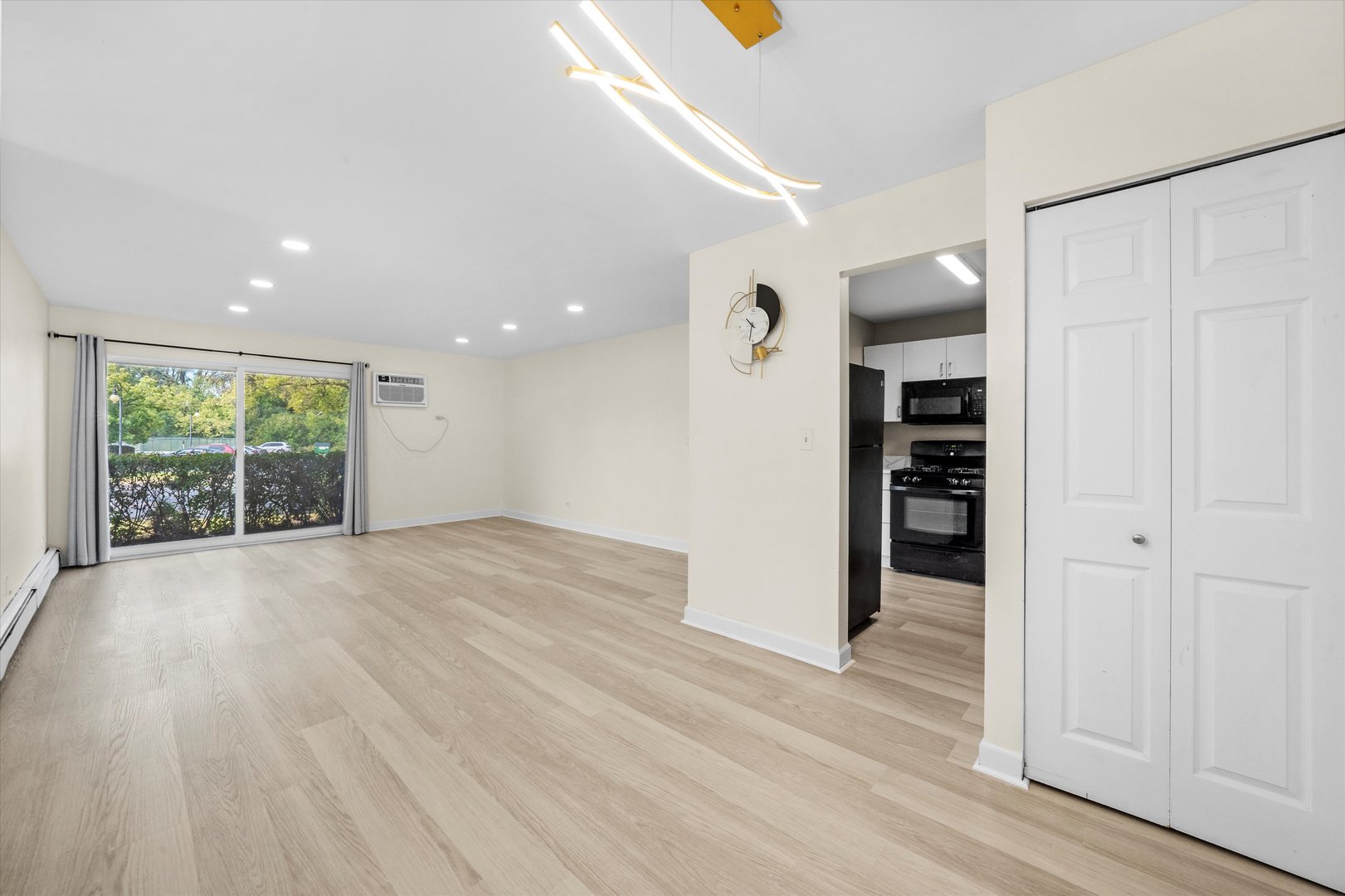 9S125 Lake Drive #21-110, Willowbrook, IL 60527