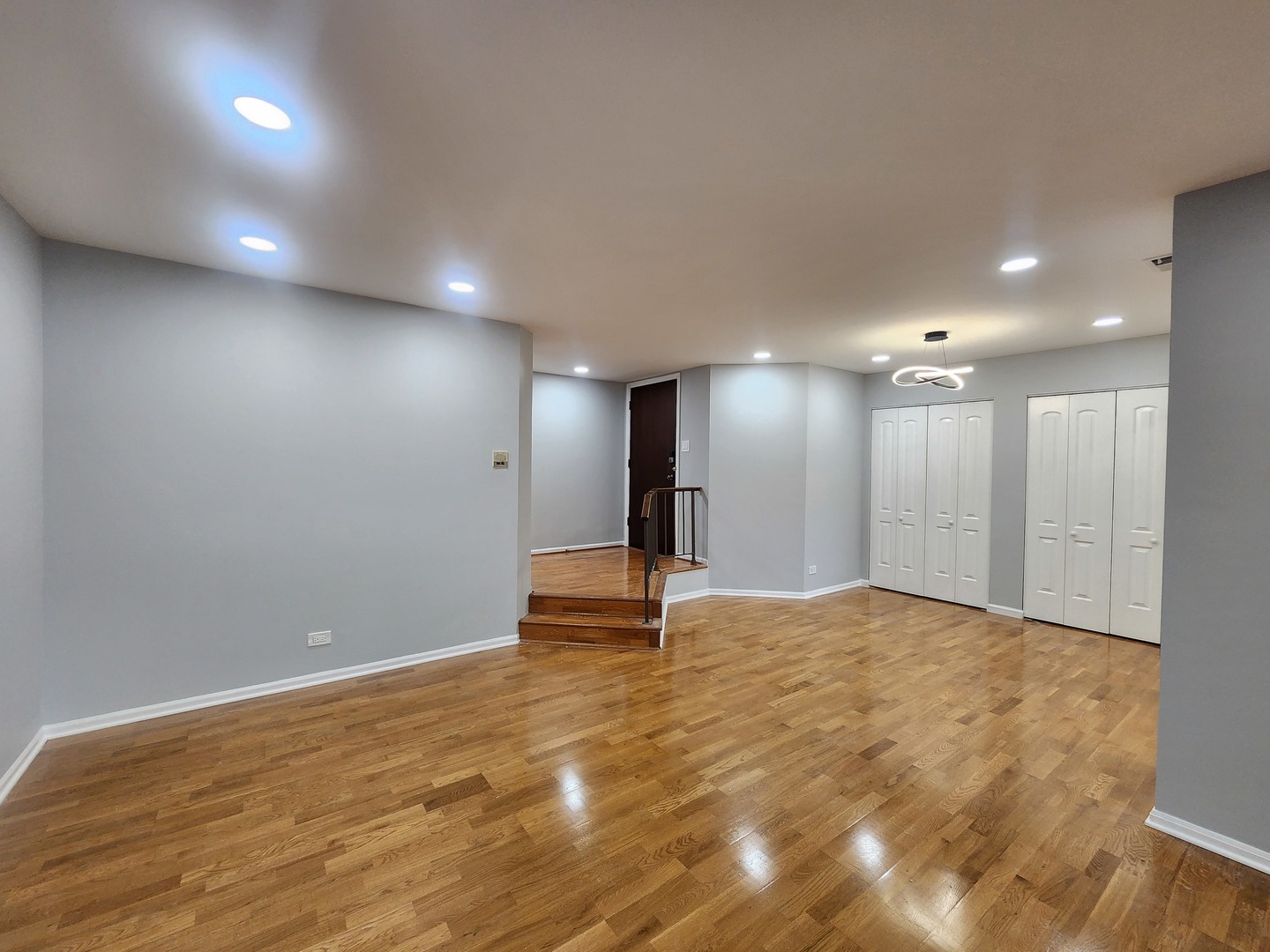 1044 Creekside Court #2B, Wheeling, IL 60090