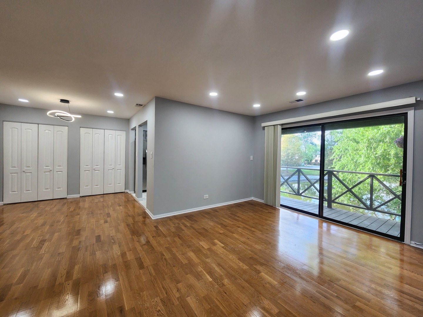 1044 Creekside Court #2B, Wheeling, IL 60090