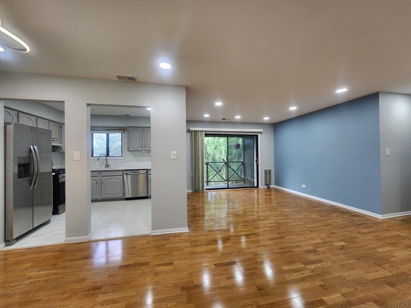 1044 Creekside Court #2B, Wheeling, IL 60090