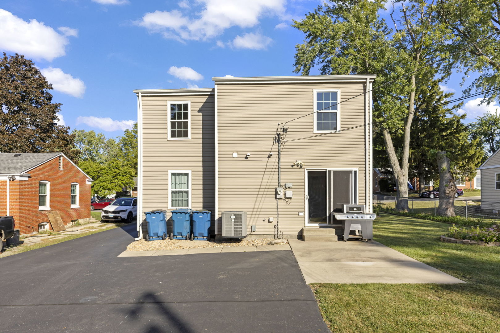 1611 N RAYNOR Avenue, Crest Hill, IL 60403