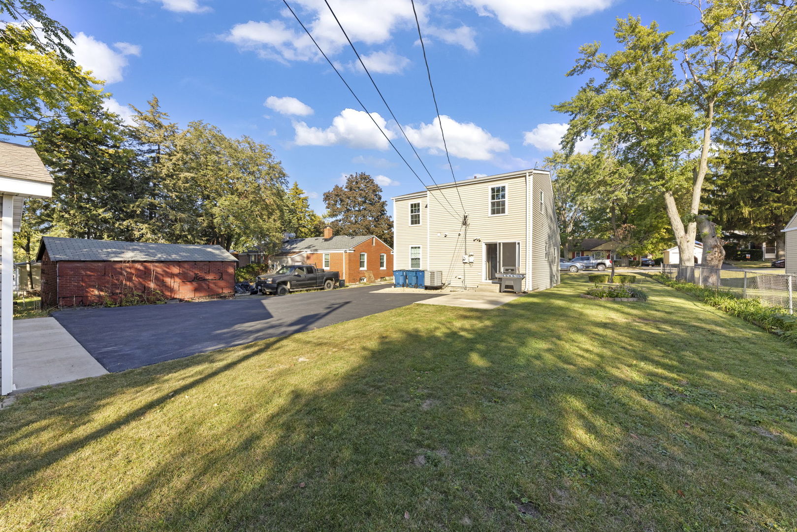 1611 N RAYNOR Avenue, Crest Hill, IL 60403