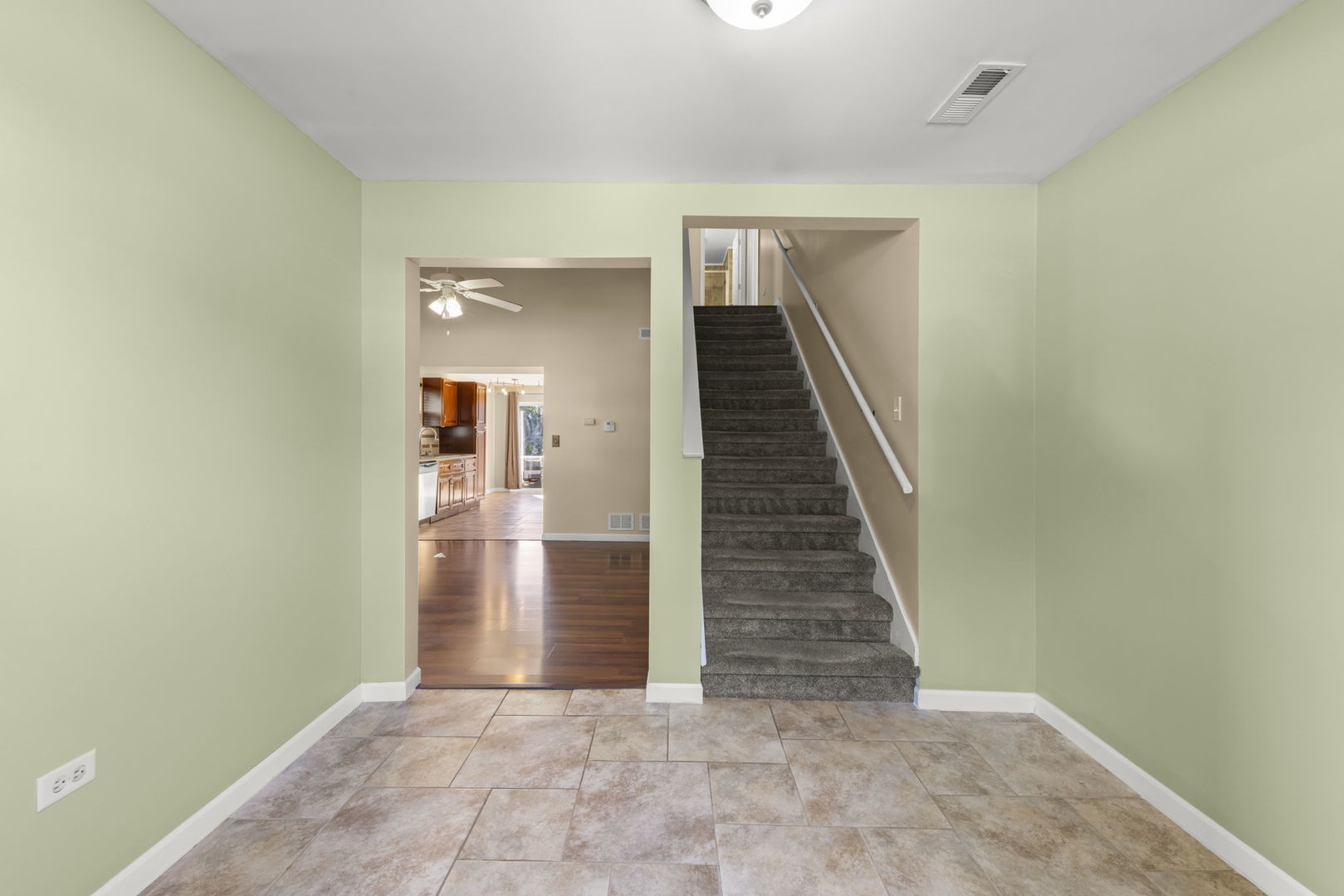 1611 N RAYNOR Avenue, Crest Hill, IL 60403