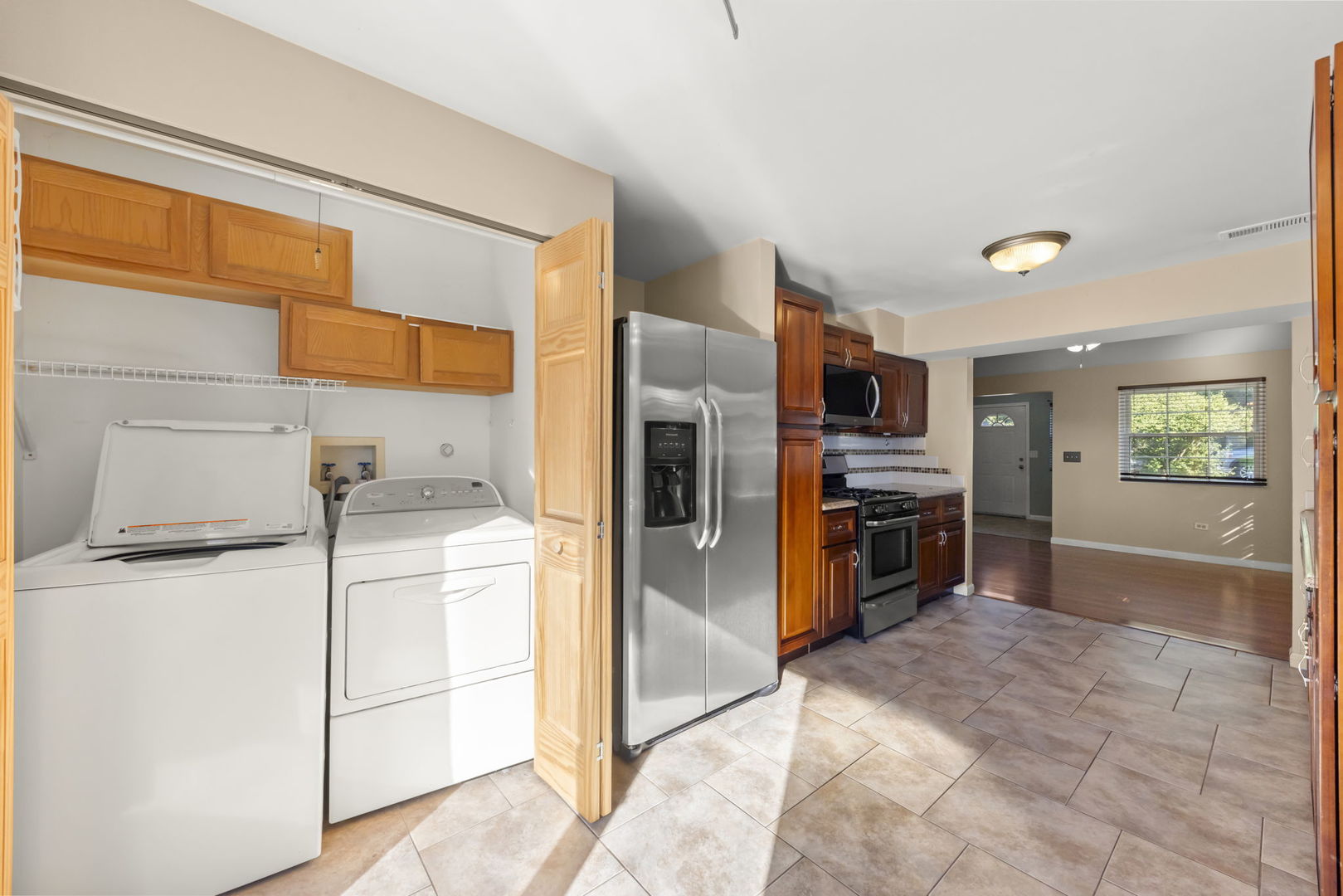 1611 N RAYNOR Avenue, Crest Hill, IL 60403