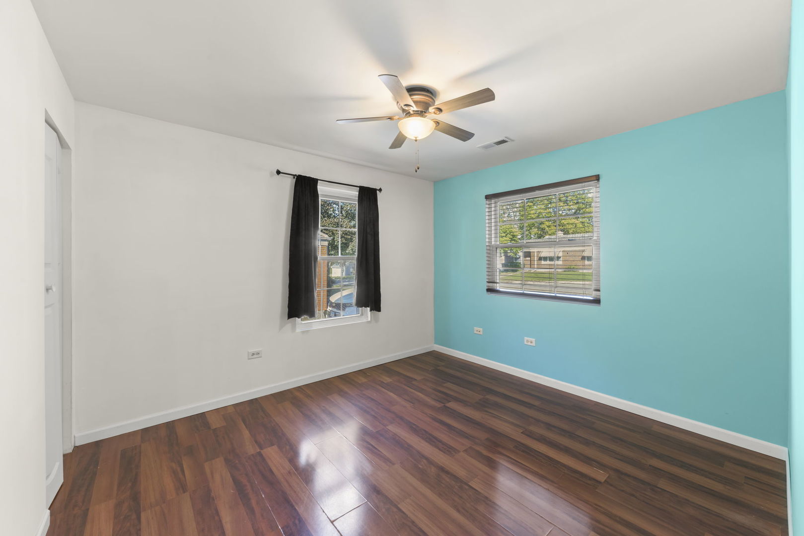 1611 N RAYNOR Avenue, Crest Hill, IL 60403