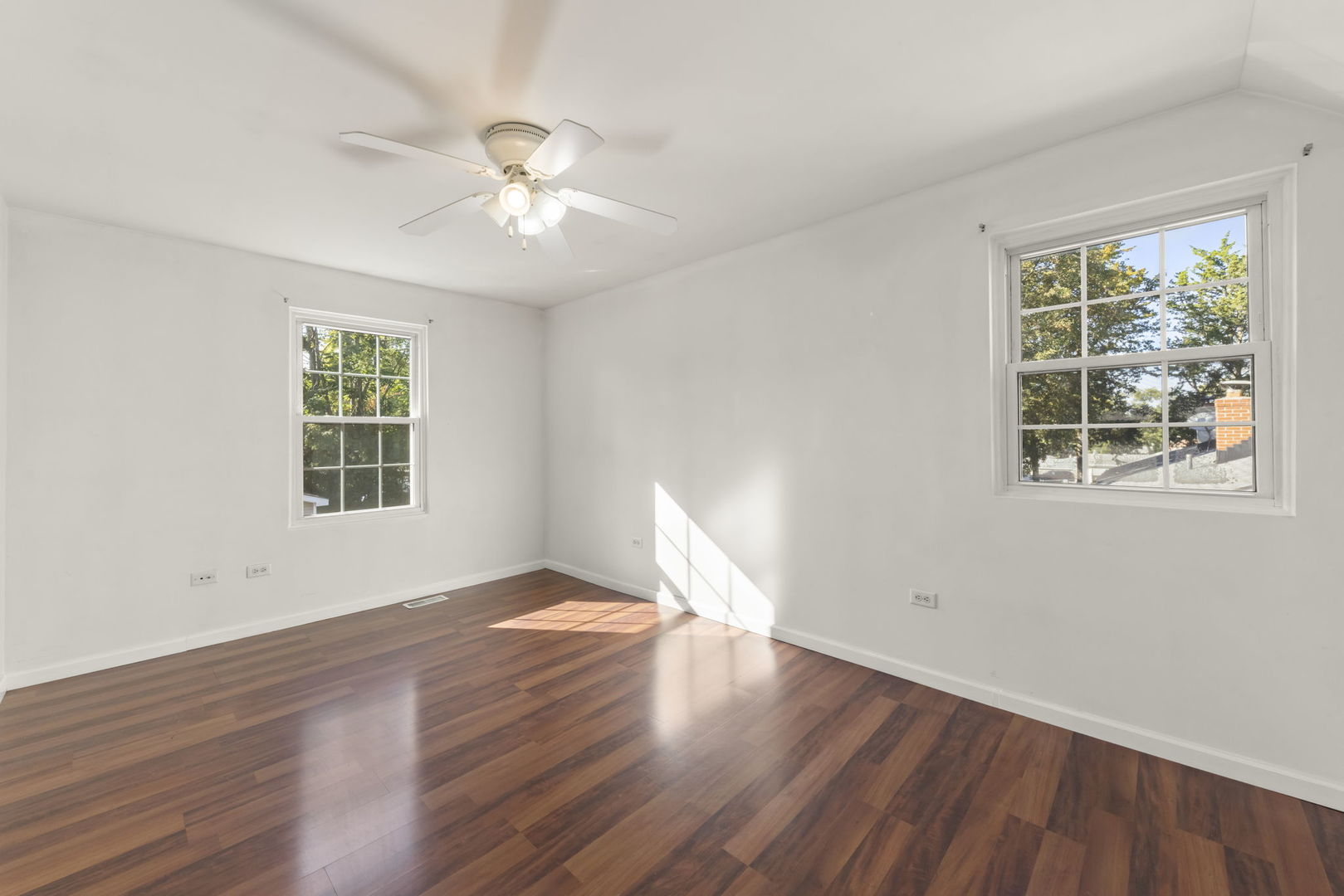 1611 N RAYNOR Avenue, Crest Hill, IL 60403