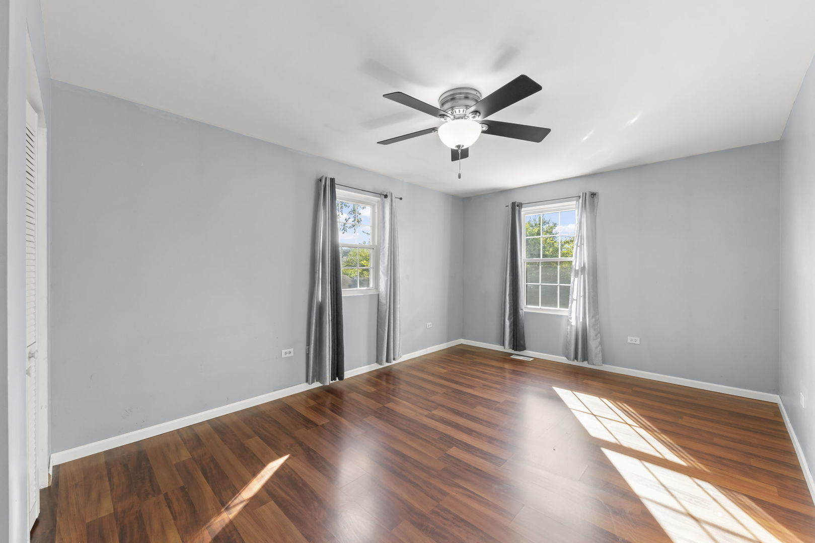 1611 N RAYNOR Avenue, Crest Hill, IL 60403