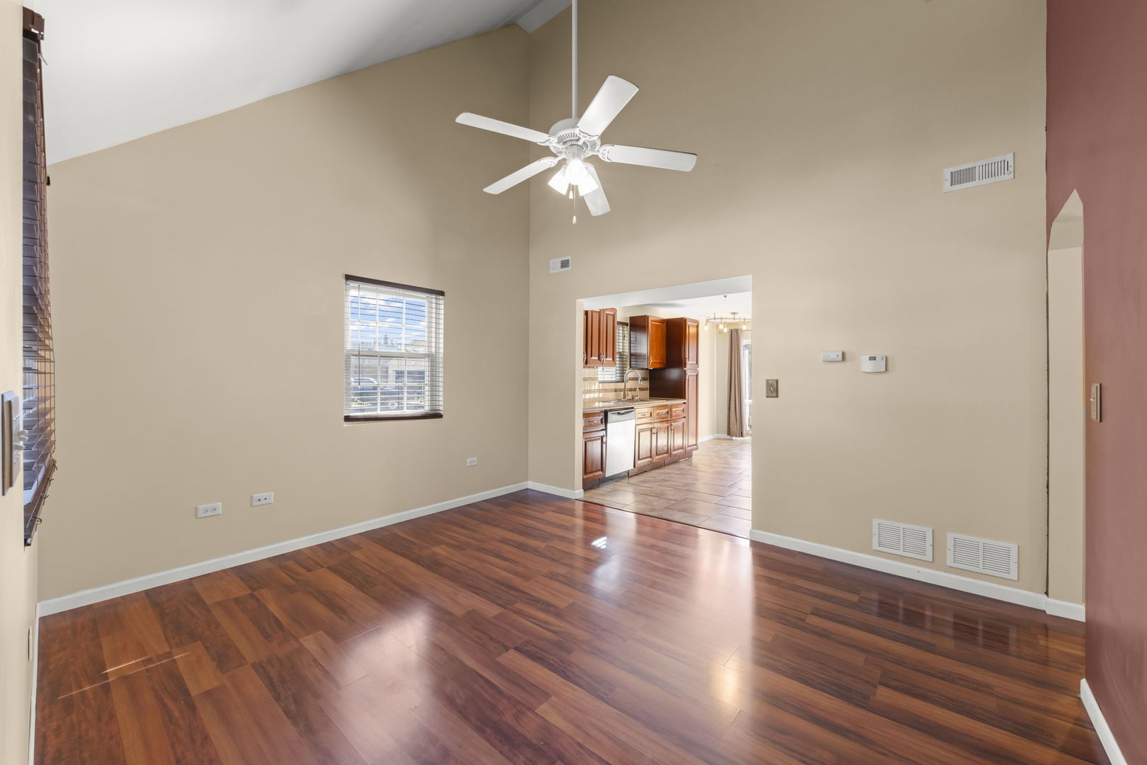 1611 N RAYNOR Avenue, Crest Hill, IL 60403