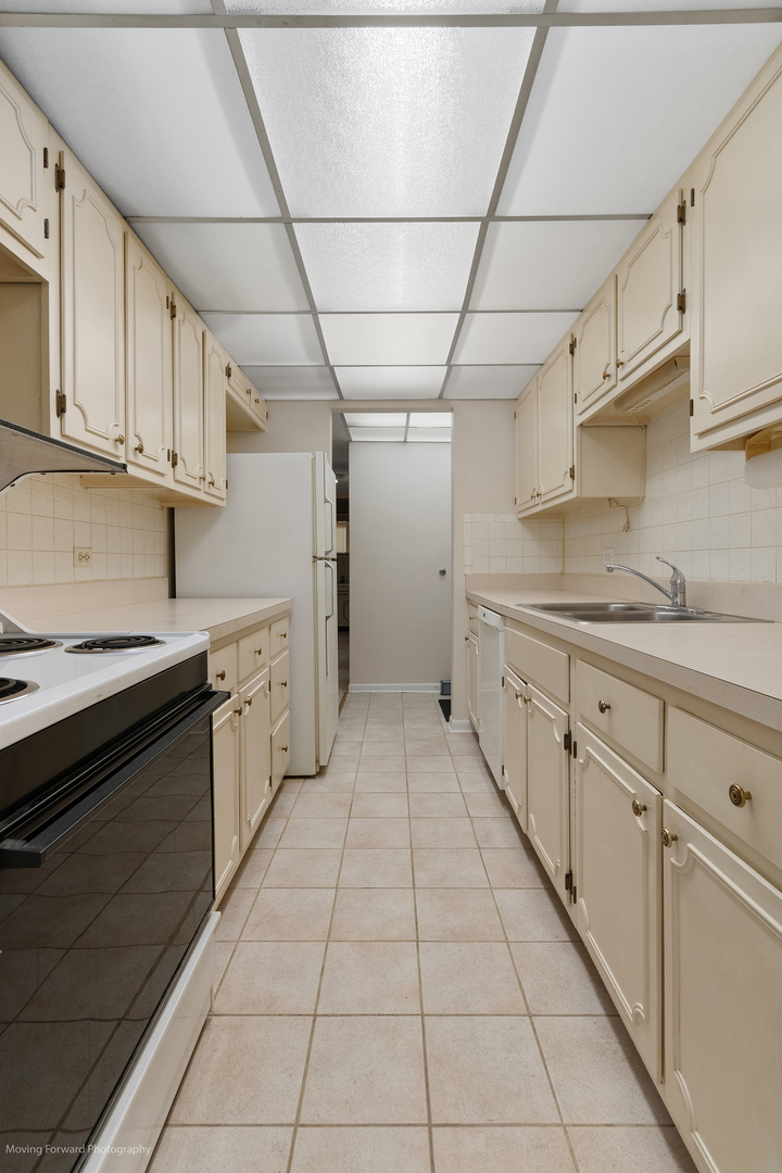2900 Maple Avenue #13C, Downers Grove, IL 60515