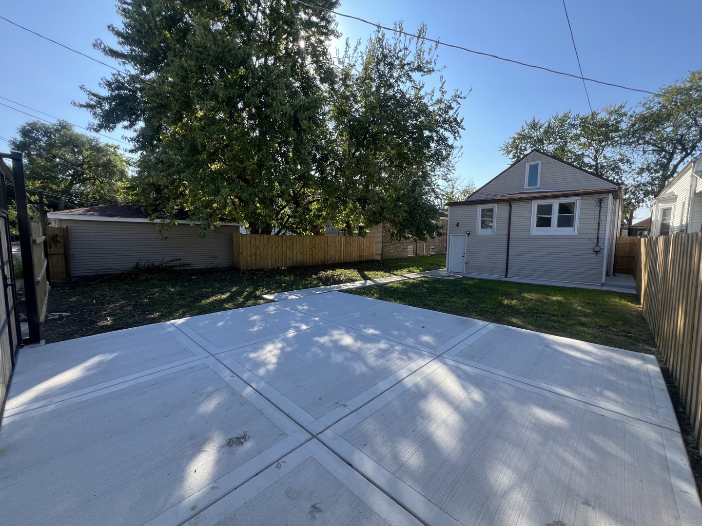 8423 S Carpenter Street, Chicago, IL 60620