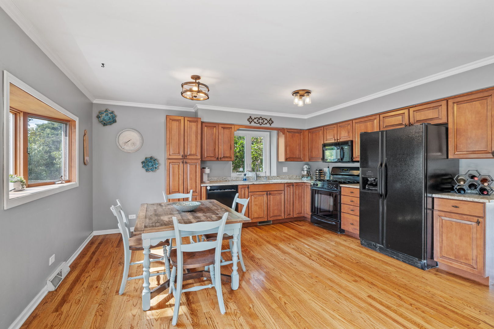 29W139 BARNES Avenue, West Chicago, IL 60185