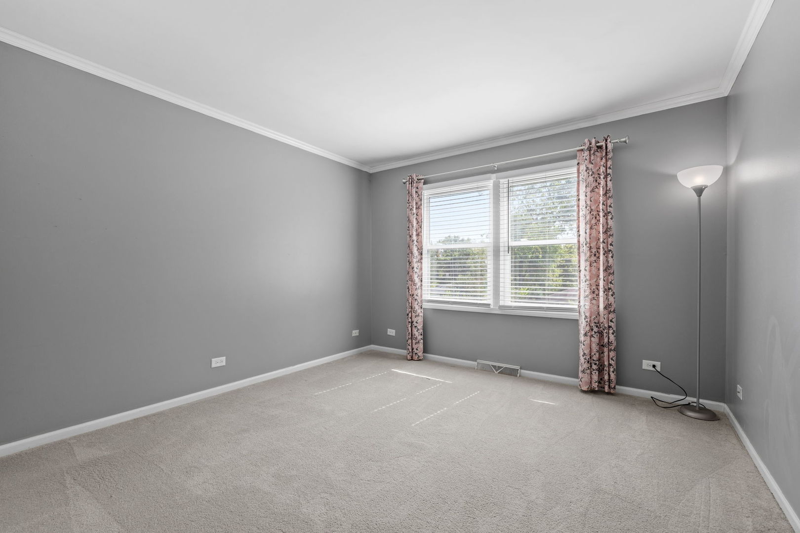 29W139 BARNES Avenue, West Chicago, IL 60185