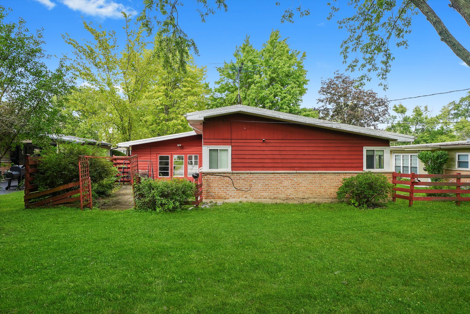323 Shawnee Street, Park Forest, IL 60466