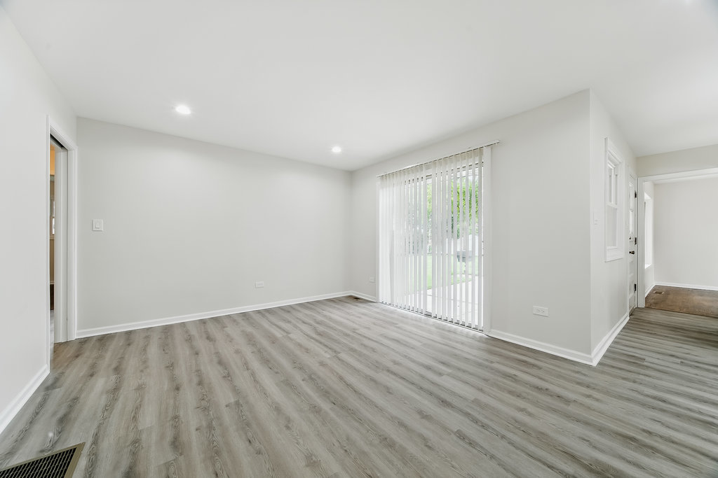 554 E 168th Place, South Holland, IL 60473