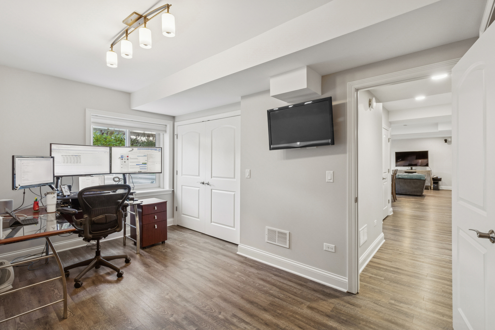 1409 E Harrison Avenue, Wheaton, IL 60187