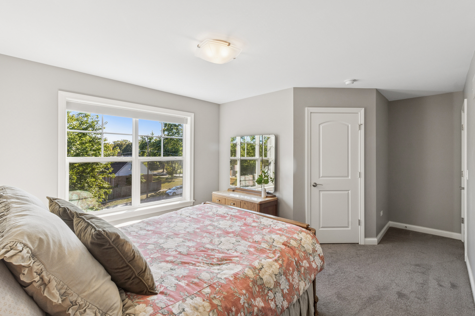 1409 E Harrison Avenue, Wheaton, IL 60187