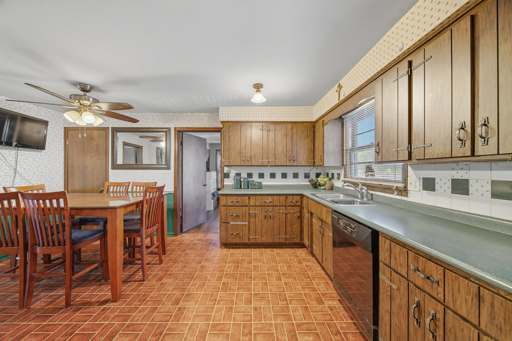 2616 Ridge Road, Lansing, IL 60438