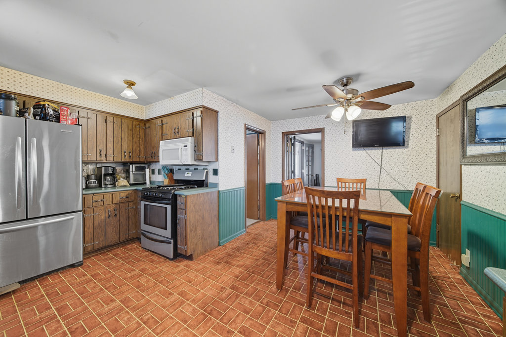 2616 Ridge Road, Lansing, IL 60438